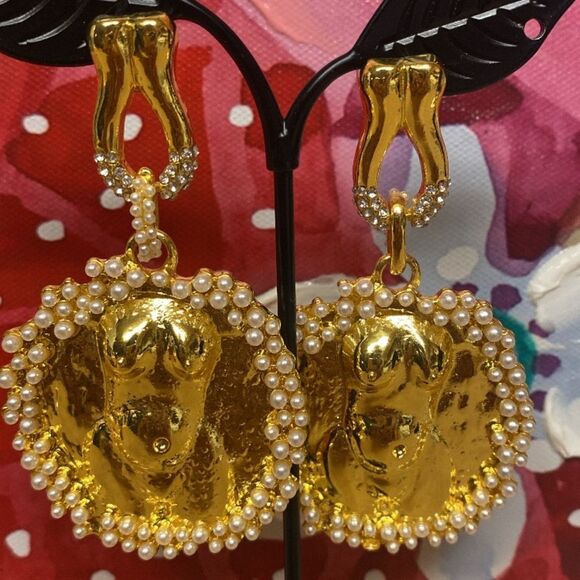 3D Female Body Artsy Gold & Pearl Statement Earrings - Picture 1 of 4